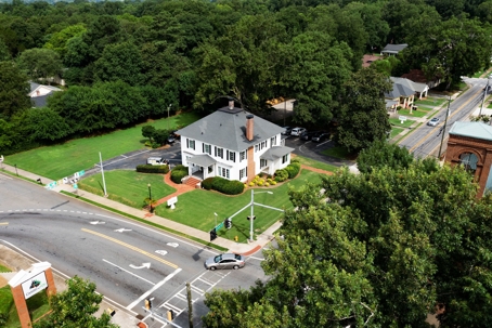 Driver the honking horn in car